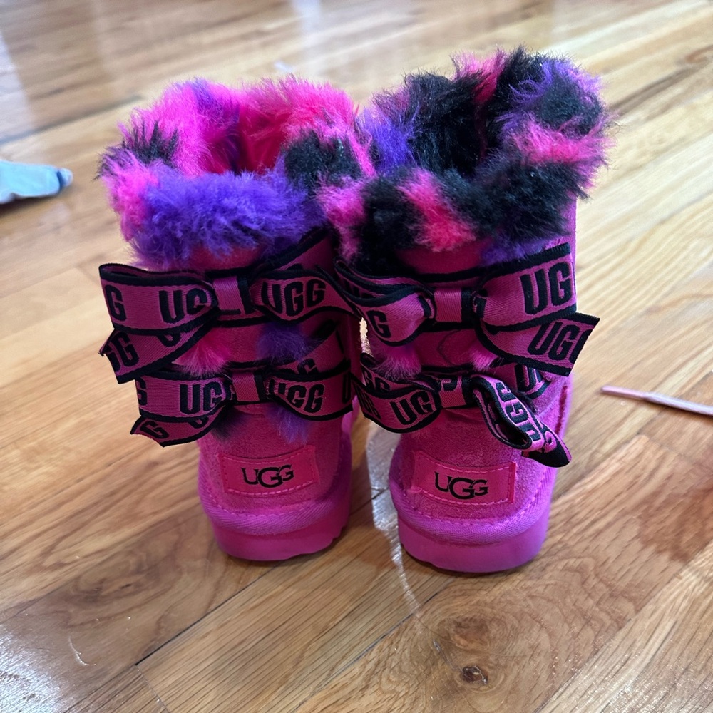 Ugg boots size 7toddler GUC front is slightly stained though